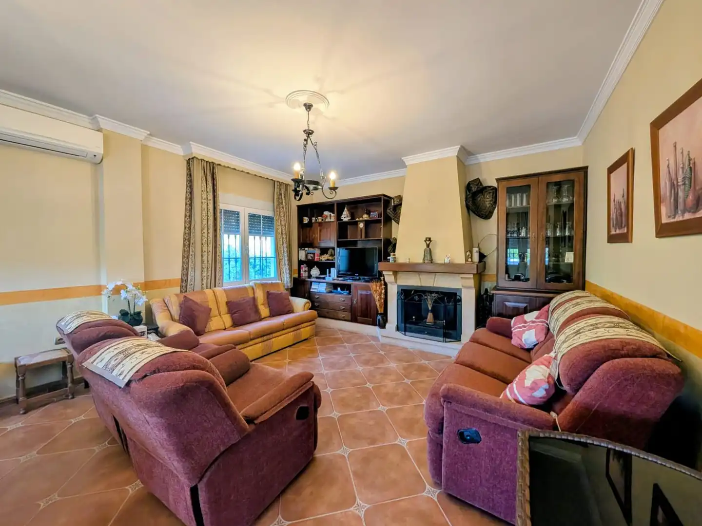 Sala d'estar de Casa o xalet en venda en Loja amb Aire condicionat, Calefacció i Jardí privat