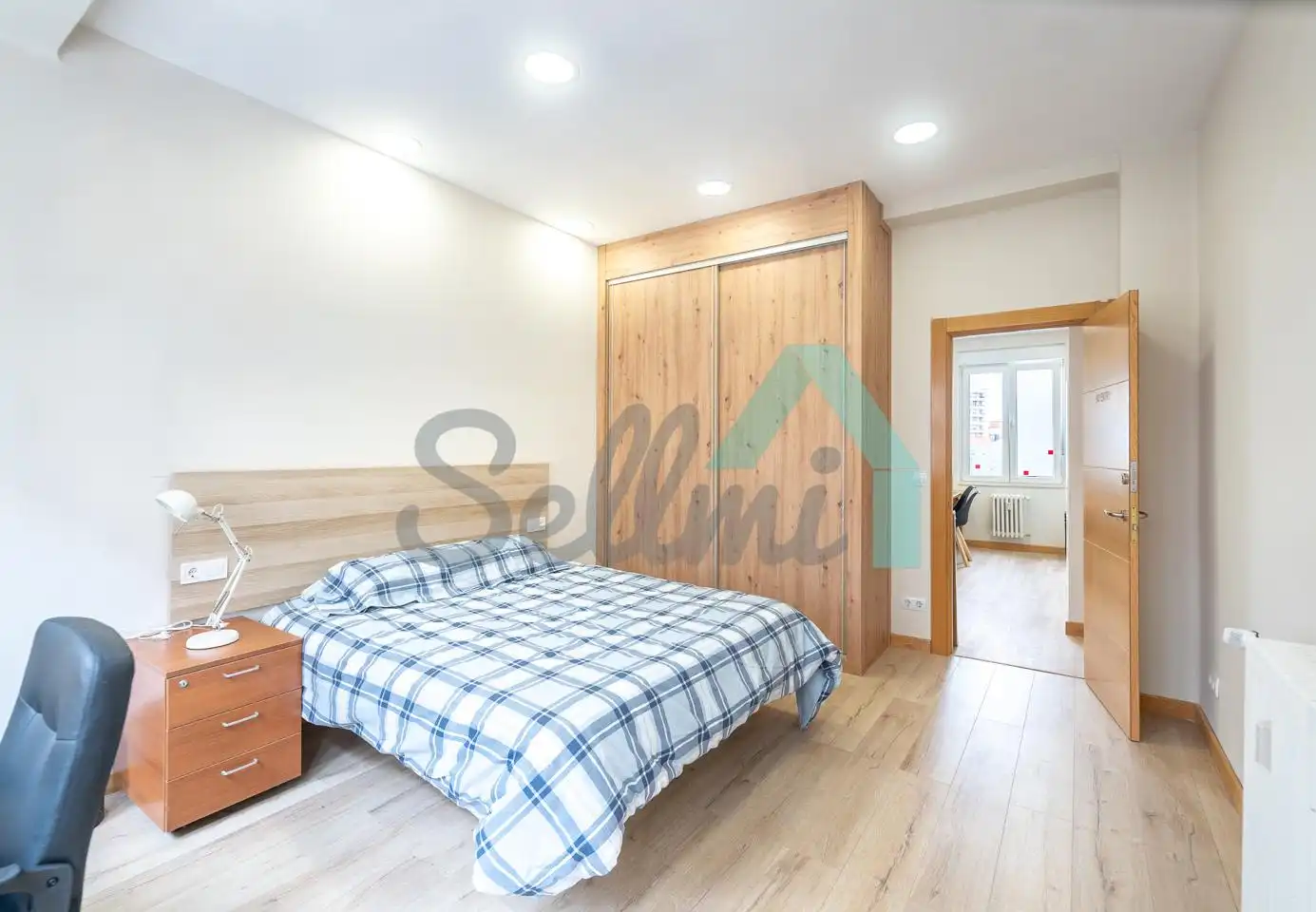 Habitación de Piso de alquiler en Oviedo  con Calefacción, Terraza y Amueblado