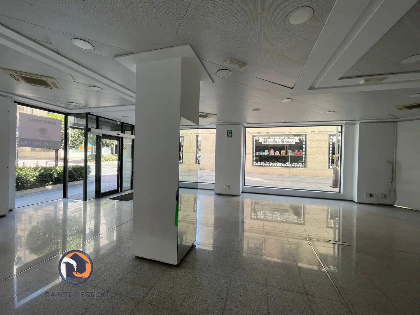 Commercial properties for sale in San Fernando de Henares  with Air Conditioner and Internet