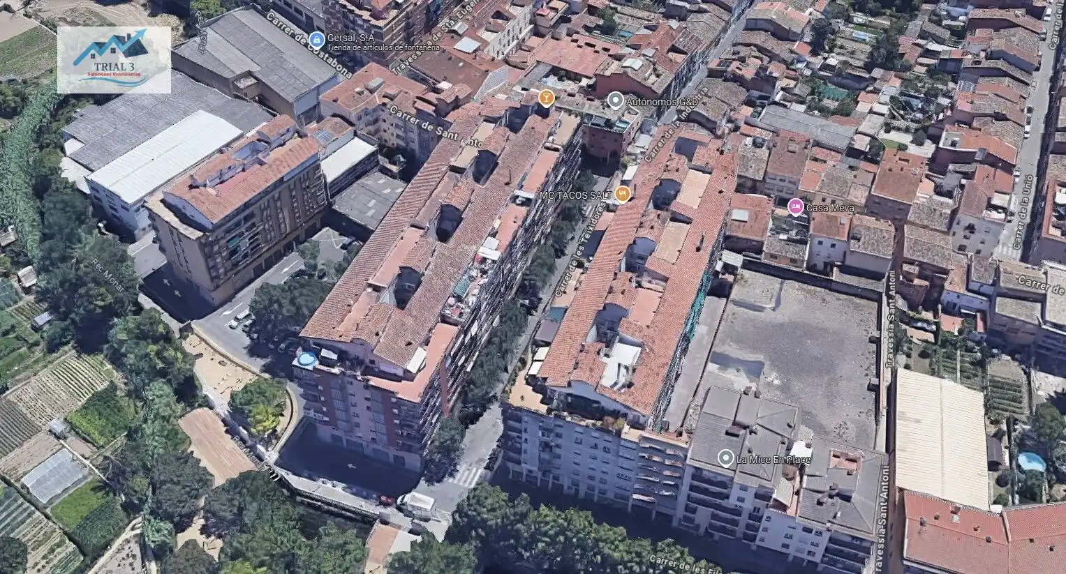 Vista exterior de Pis en venda en Salt amb Balcó
