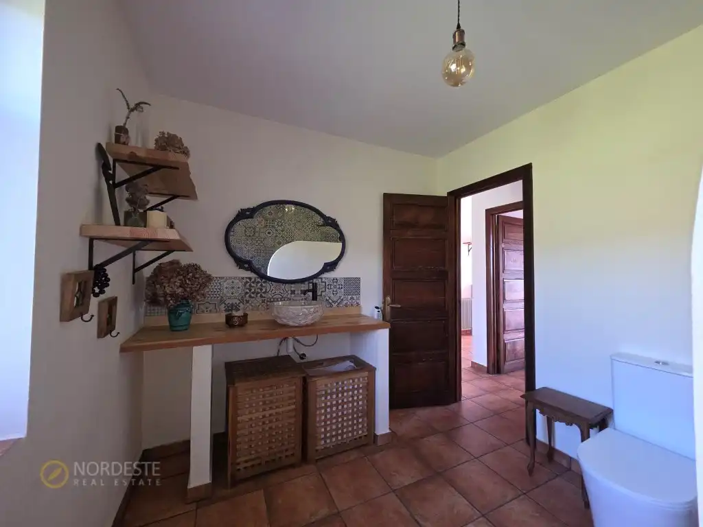 Badezimmer von Country house zum Verkauf in Llanera