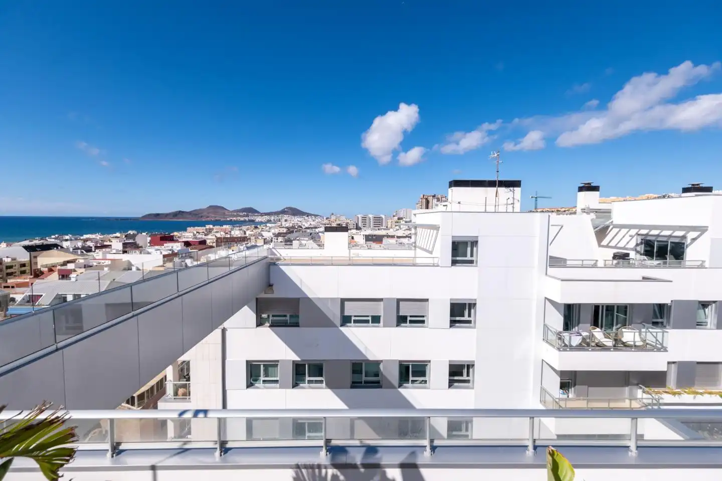 Vista exterior de Piso en venta en Las Palmas de Gran Canaria con Terraza y Amueblado