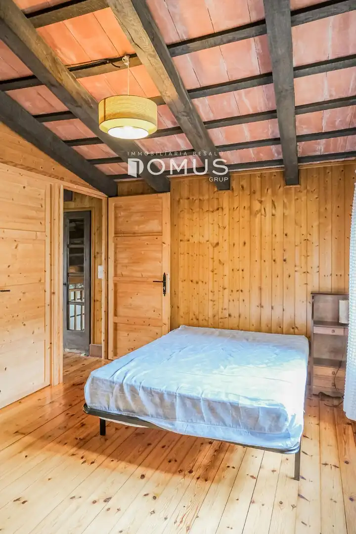 Habitación de Finca rústica en venta en Santa Pau con Calefacción, Parquet y Piscina