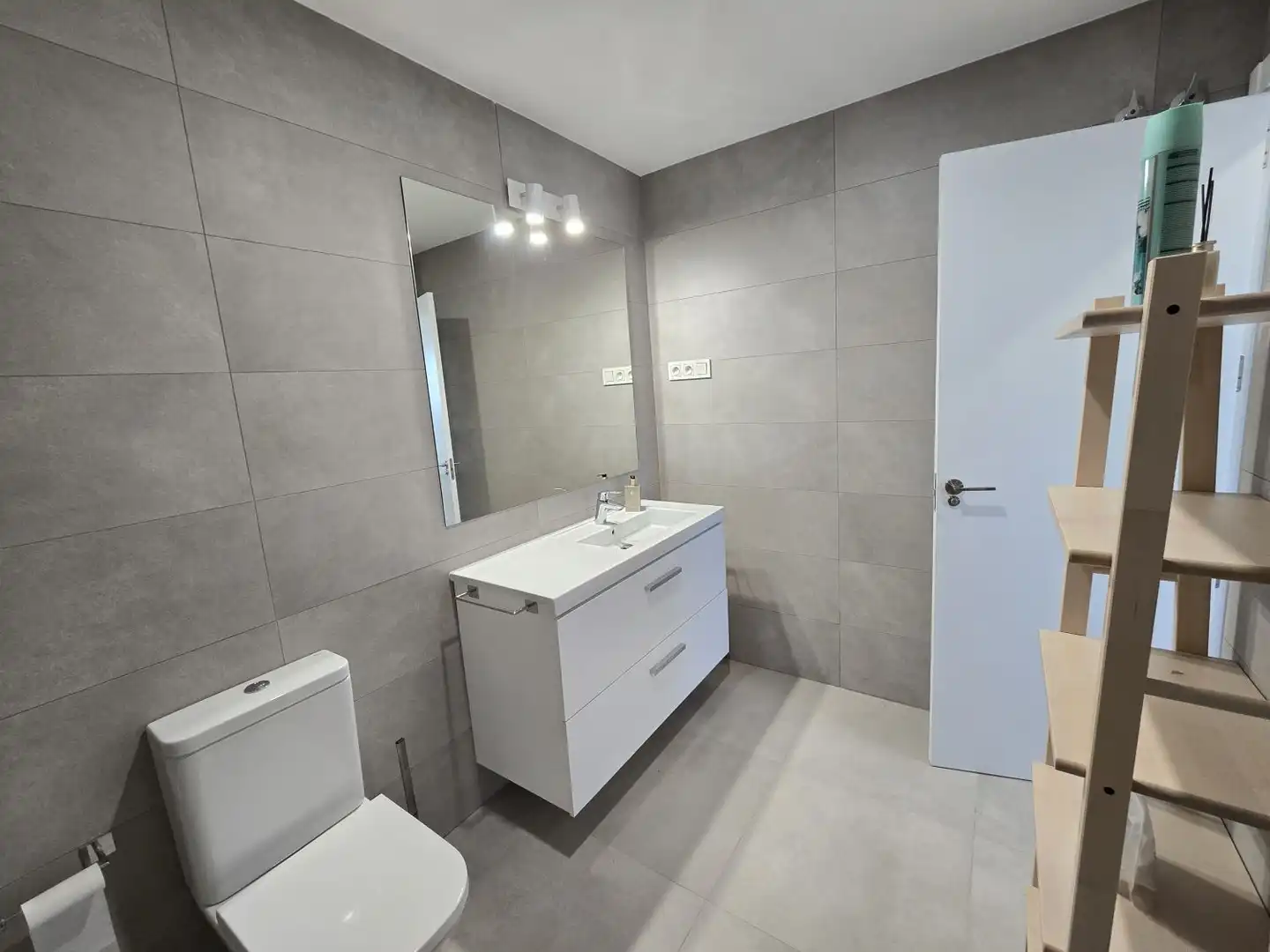 Badezimmer von Wohnung zur Miete in Málaga mit Klimaanlage, Heizung und Terrasse