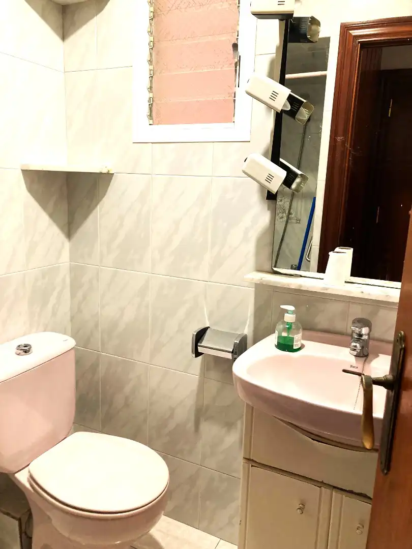 Baño de Piso en venta en L'Hospitalet de Llobregat con Aire acondicionado y Calefacción