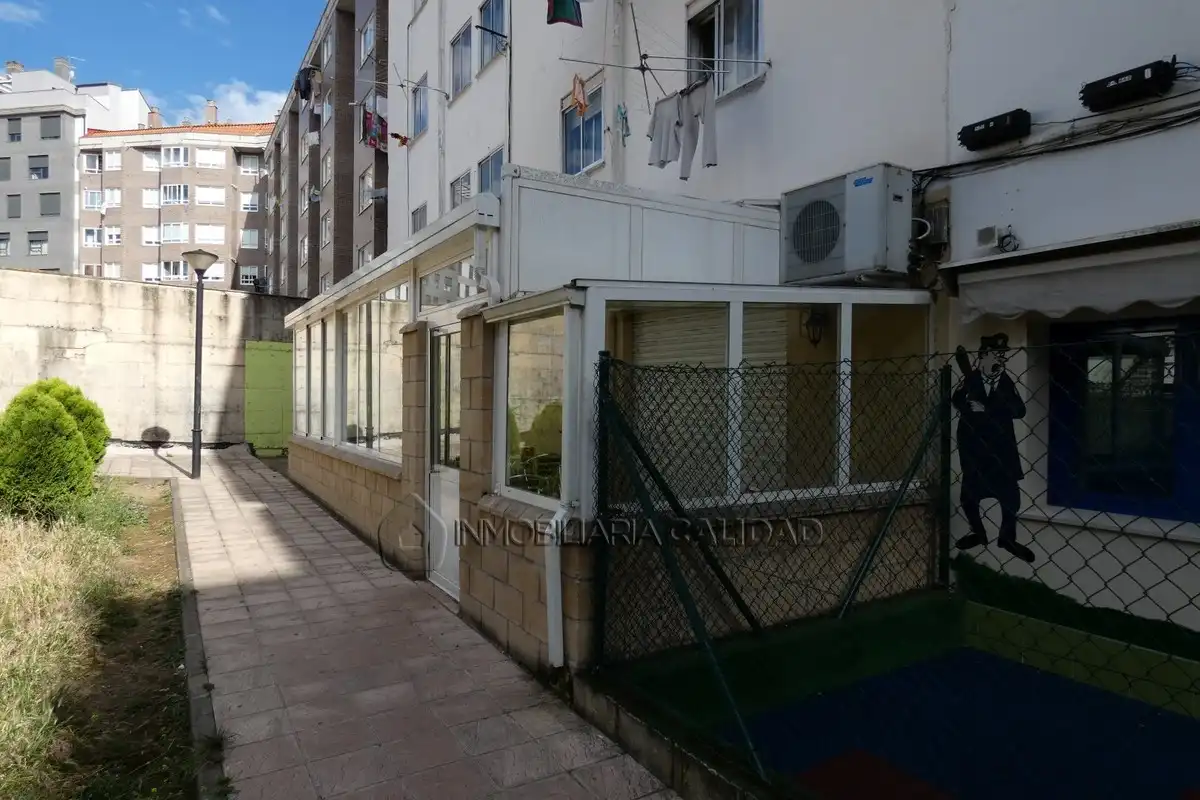 Vista exterior de Local de alquiler en Burgos con Calefacción