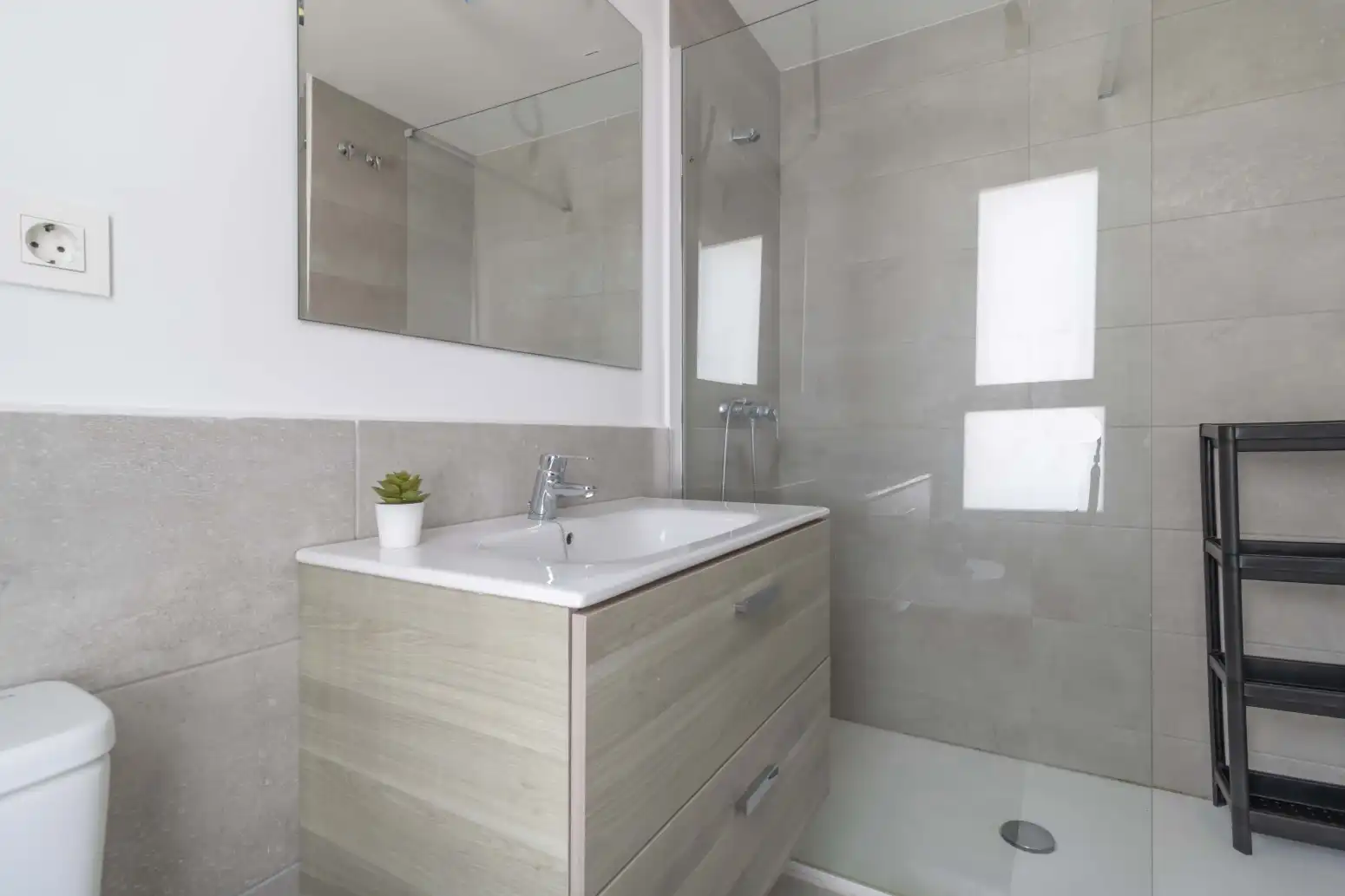 Baño de Piso en venta en Sevilla con Aire acondicionado, Calefacción y Jardín privado