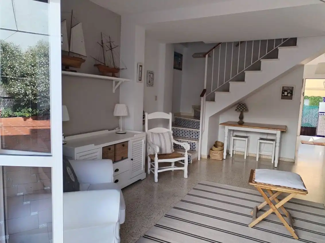 Sala d'estar de Casa adosada en venda en Chipiona amb Traster