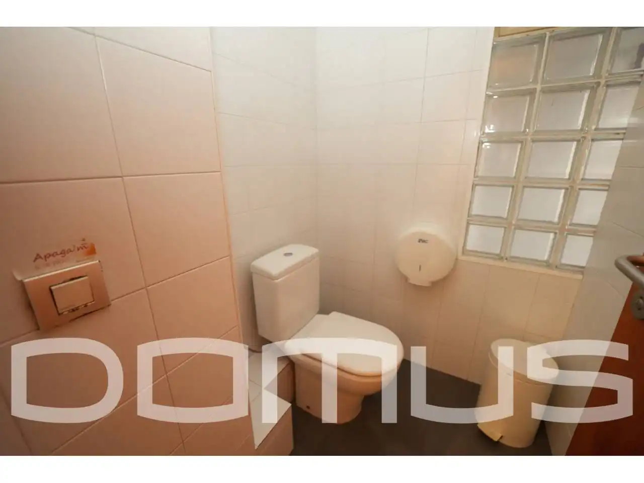 Baño de Oficina de alquiler en Sant Boi de Llobregat con Aire acondicionado y Calefacción