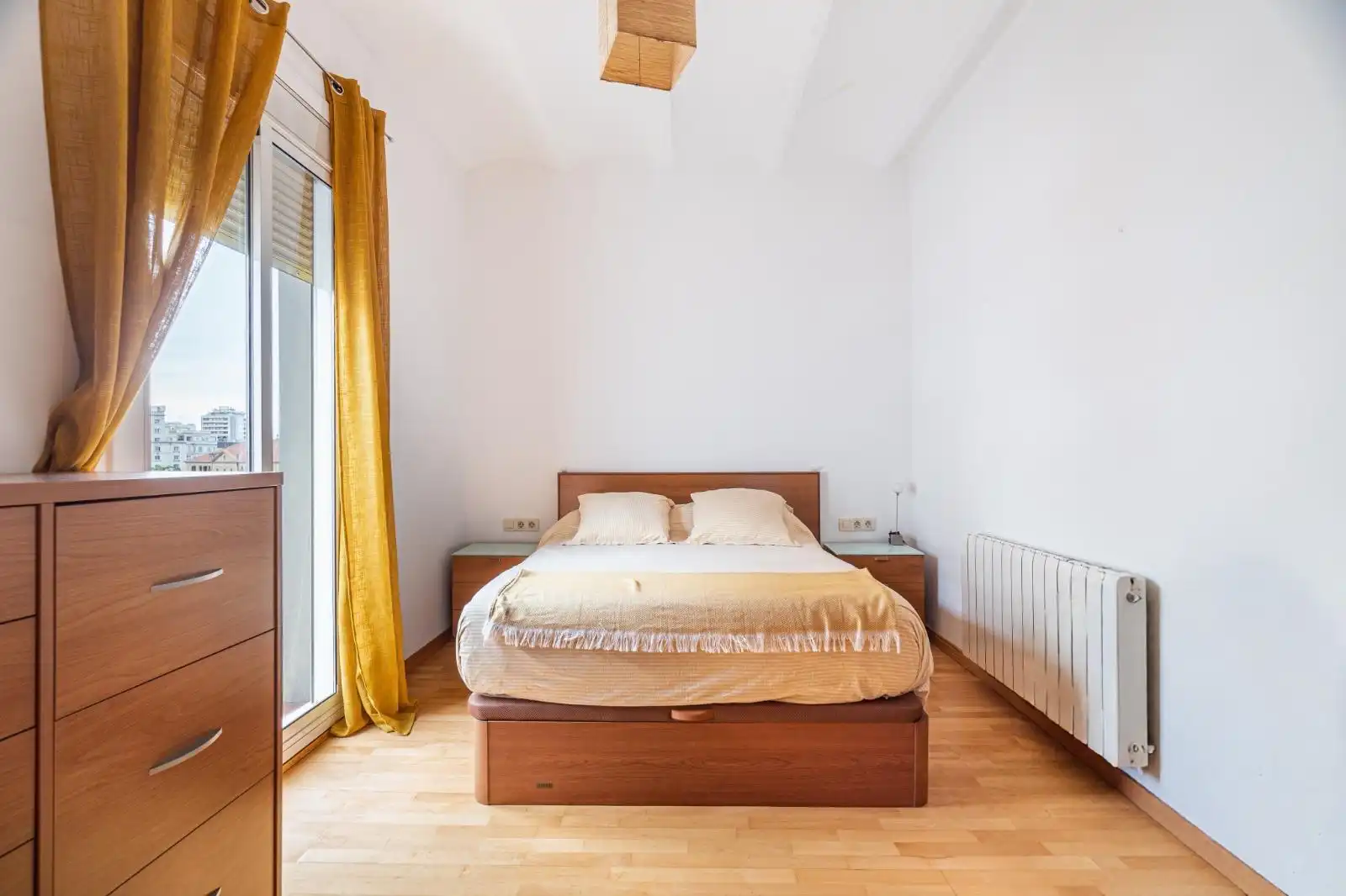 Schlafzimmer von Wohnung zum Verkauf in Barcelona mit Klimaanlage, Heizung und Parkett