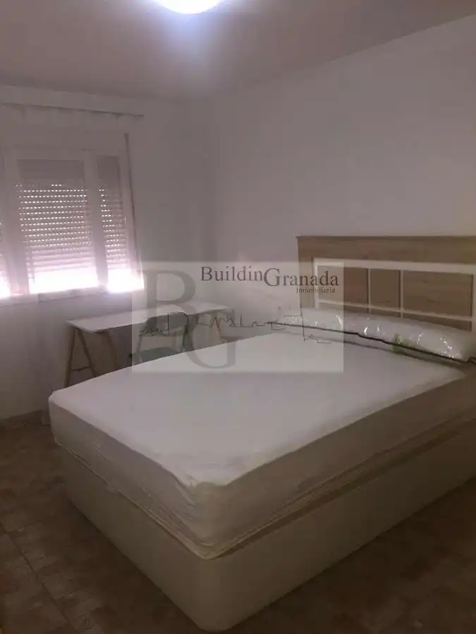 Habitación de Piso de alquiler en Granada con Calefacción, Terraza y Amueblado