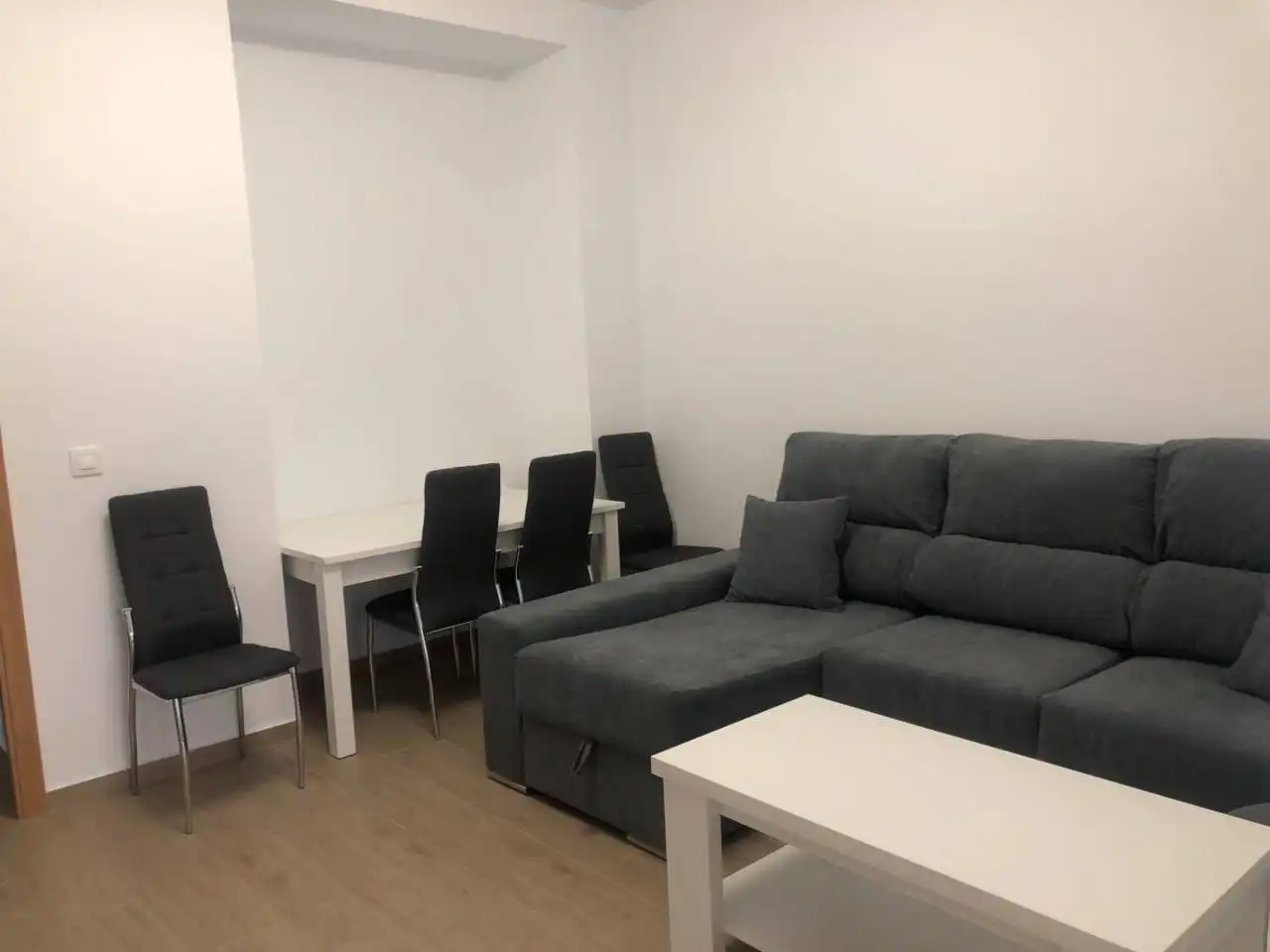 Sala d'estar de Casa o xalet de lloguer en Villanueva de la Serena amb Aire condicionat, Jardí privat i Terrassa