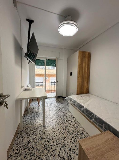 Dormitori de Apartament per a compartir en Elche / Elx amb Moblat, Rentadora i Microones