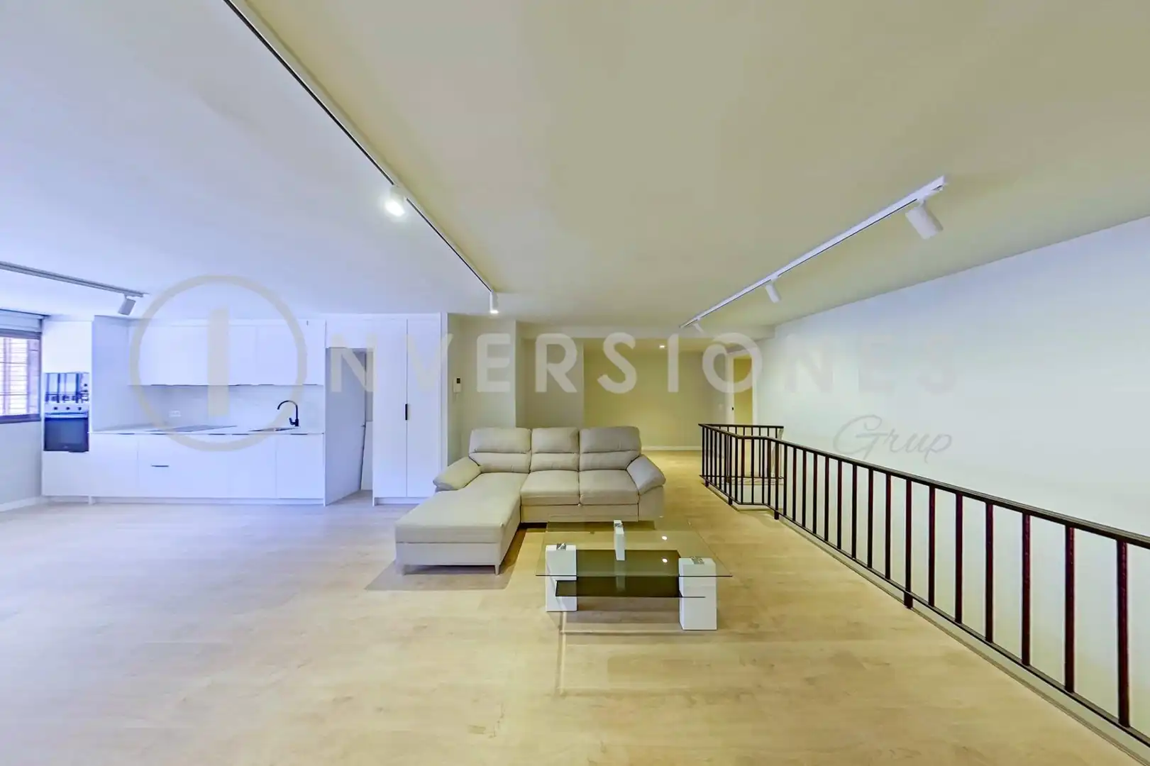 Sala d'estar de Oficina en venda en Barcelona amb Aire condicionat, Calefacció i Moblat