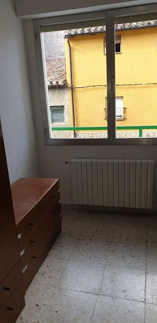Dormitori de Pis en venda en Lagunilla del Jubera amb Calefacció, Moblat i Rentadora