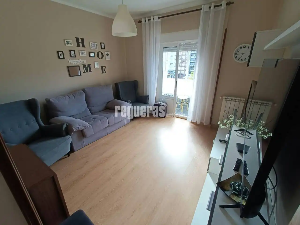 Sala d'estar de Pis en venda en Avilés amb Calefacció i Terrassa