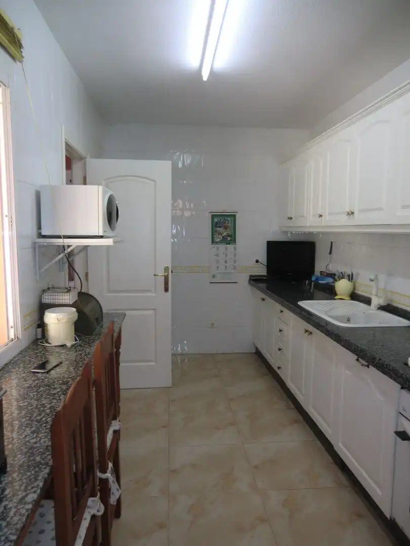Küche von Einfamilien-Reihenhaus zum Verkauf in Adeje mit Privatgarten, Terrasse und Abstellraum