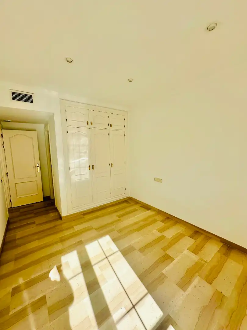 Bedroom of Flat for rent in Granada  with Air Conditioner, Heating and Parquet flooring