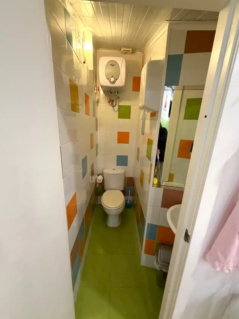 Bany de Local en venda en Fuengirola amb Aire condicionat, Calefacció i Moblat