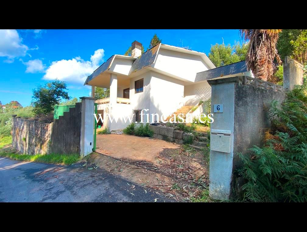Vista exterior de Casa o xalet en venda en Nigrán amb Jardí privat, Terrassa i Traster