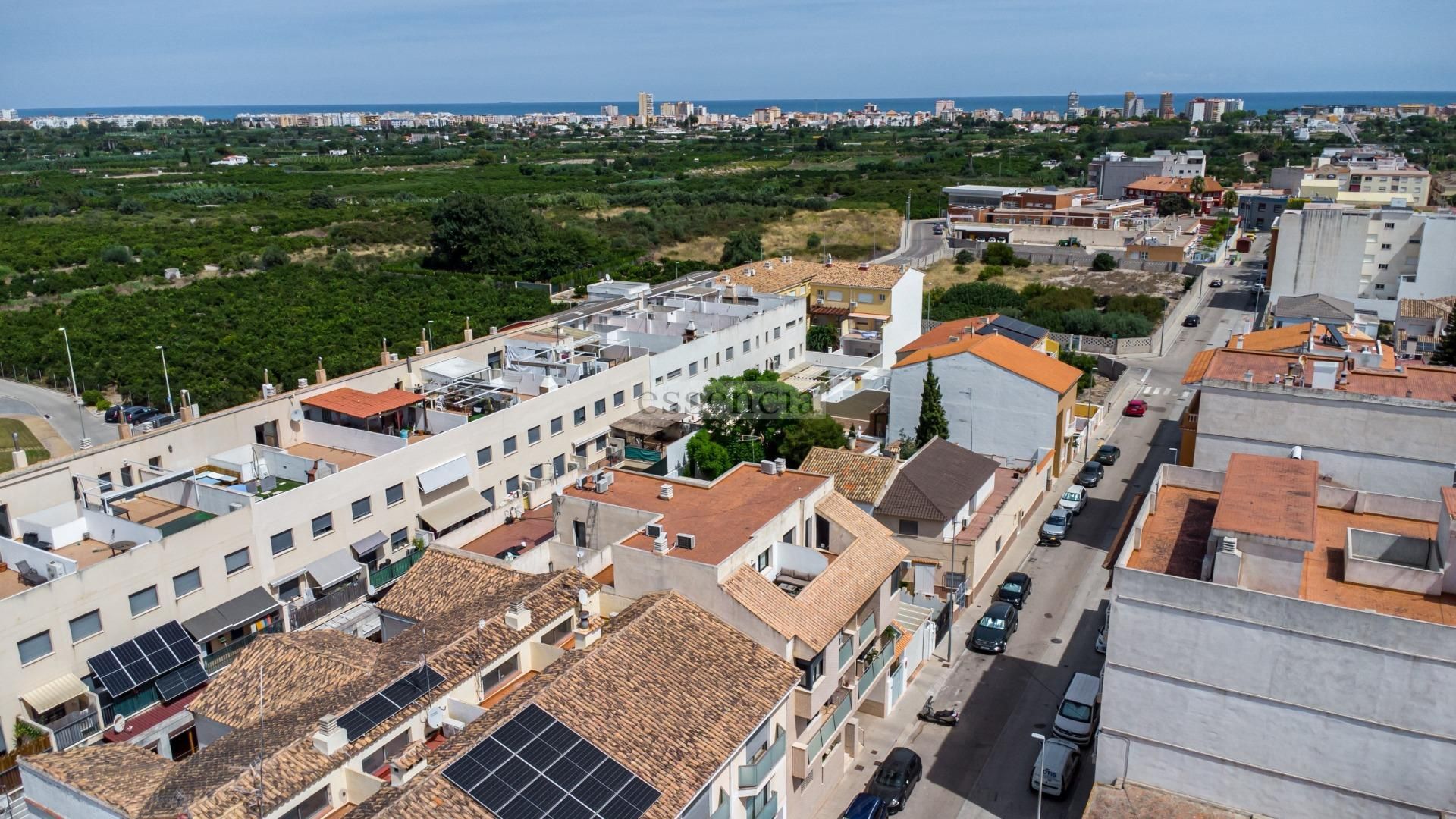 Vista exterior de Àtic en venda en Miramar amb Aire condicionat, Terrassa i Balcó