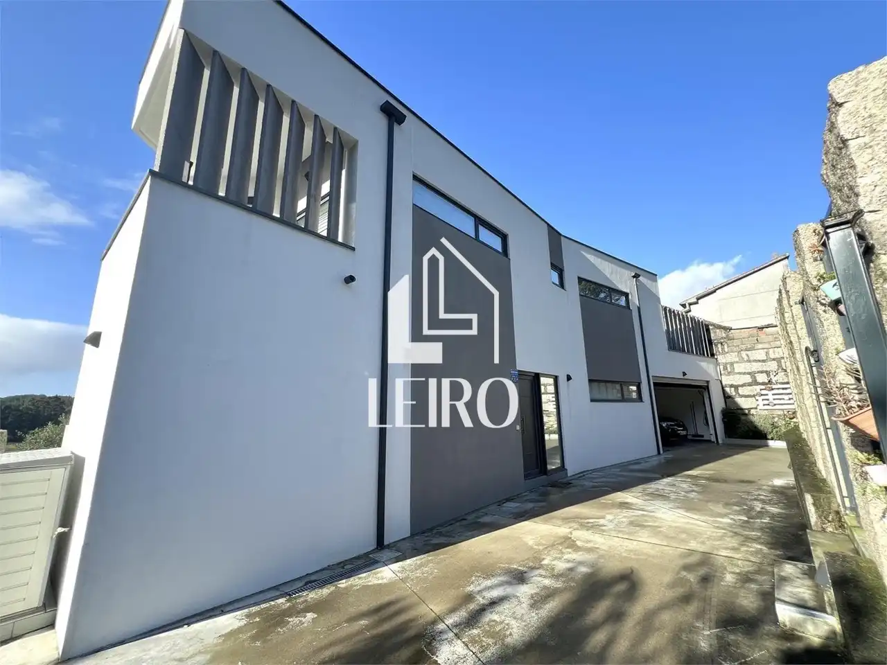 Vista exterior de Casa o xalet en venda en Vilagarcía de Arousa amb Aire condicionat, Jardí privat i Terrassa