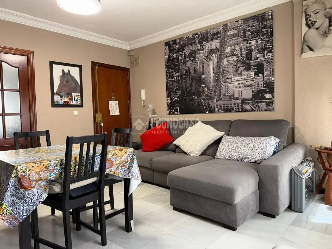 Living room of Flat for sale in  Sevilla Capital