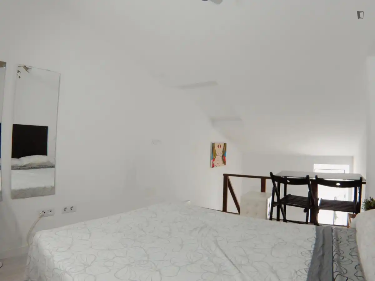 Study for rent in Valdeacederas