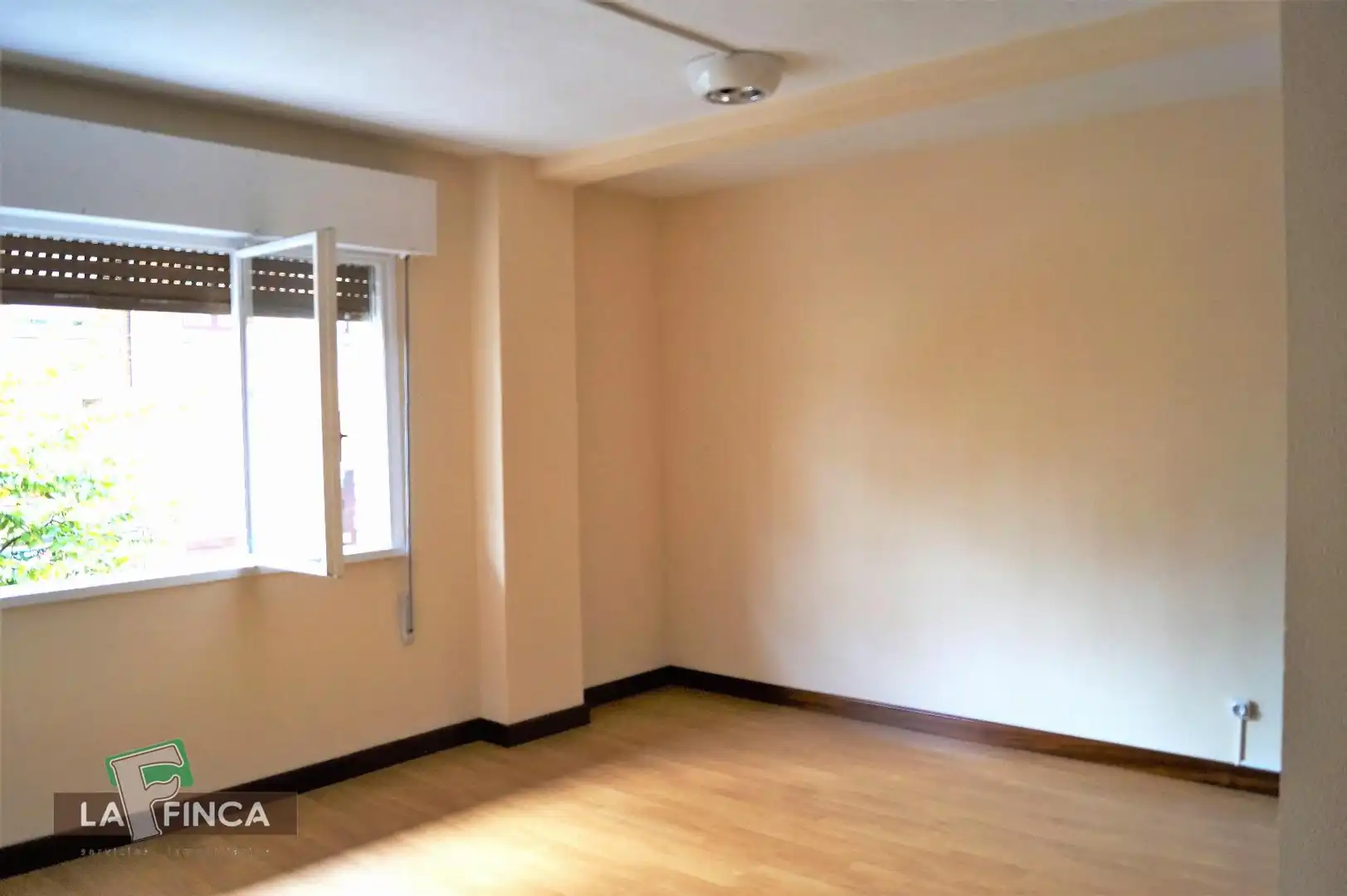 Schlafzimmer von Büro zum Verkauf in Oviedo 