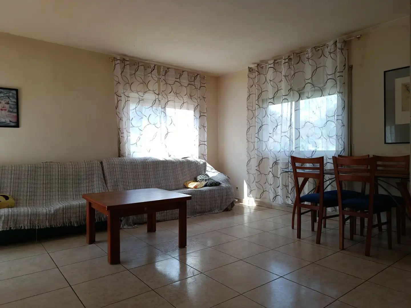 Sala d'estar de Casa adosada en venda en Sant Julià de Ramis amb Calefacció, Jardí privat i Terrassa