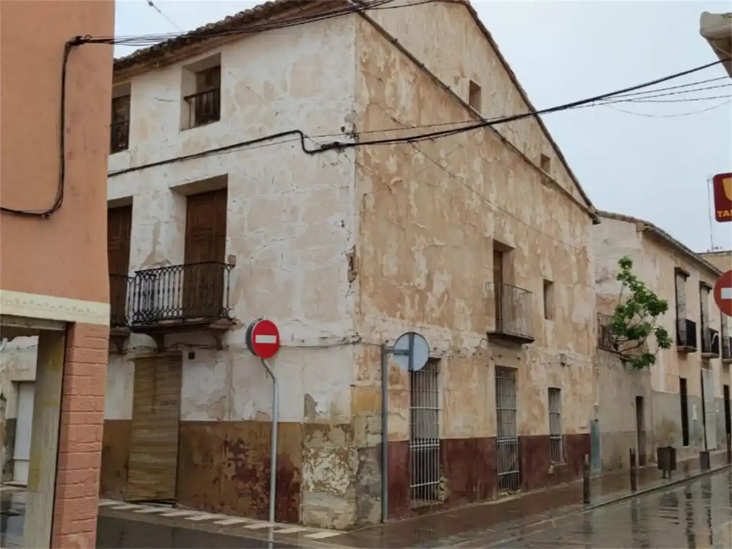 Vista exterior de Dúplex en venta en El Pinós / Pinoso con Balcón