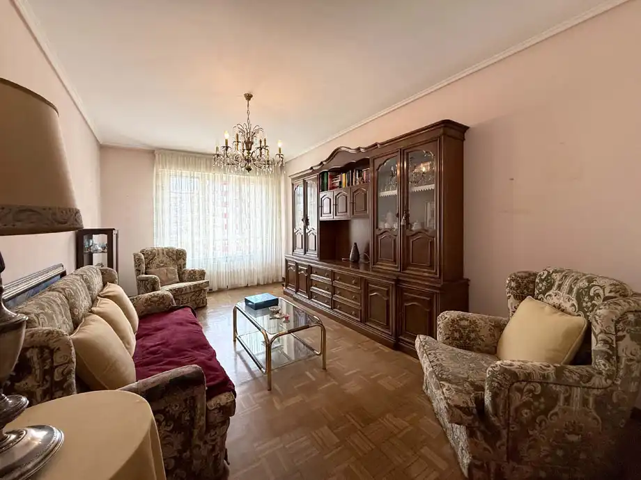 Sala d'estar de Pis en venda en Vitoria - Gasteiz amb Calefacció i Traster
