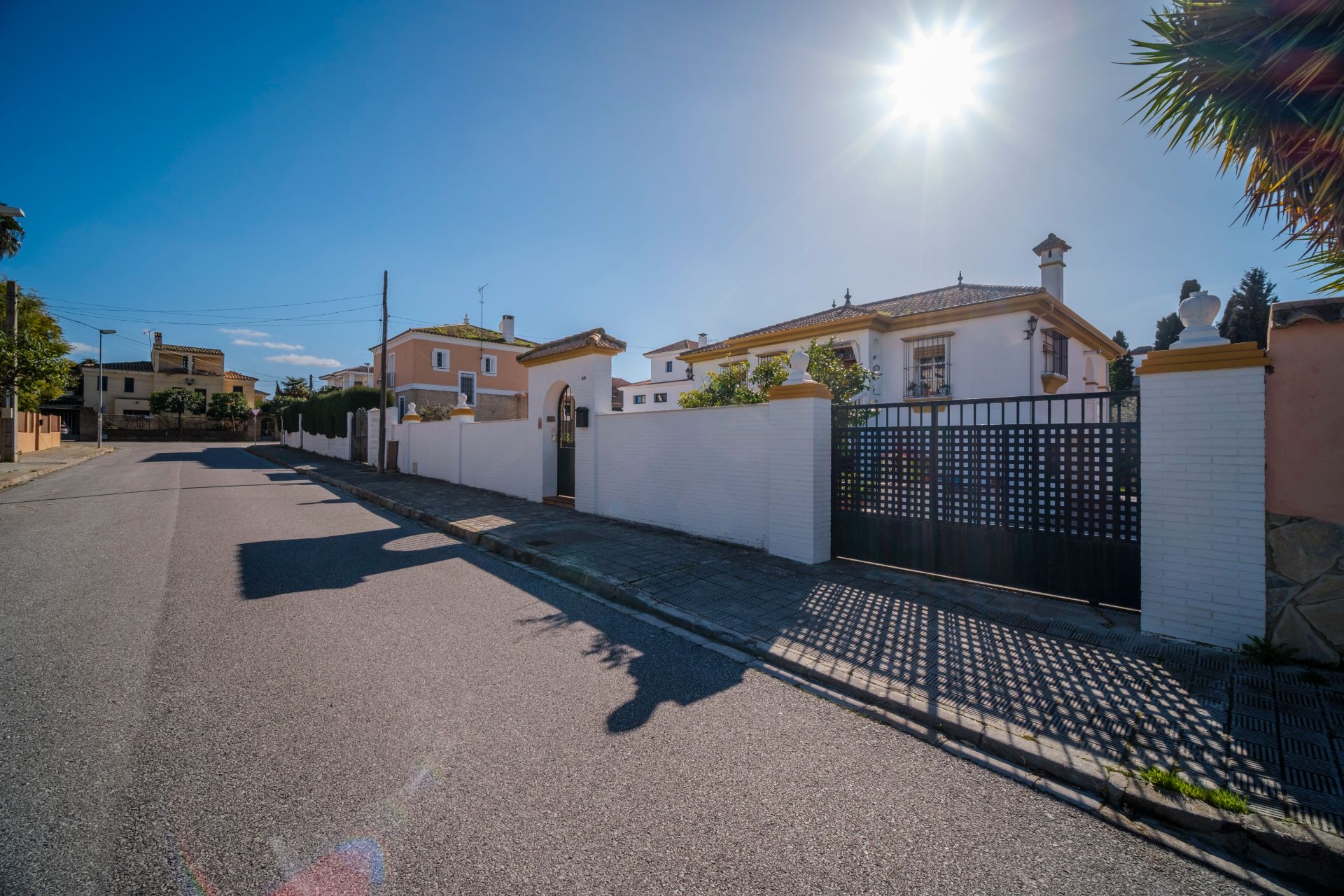 Exterior view of House or chalet for sale in Montequinto  with Private garden, Terrace and Furnished