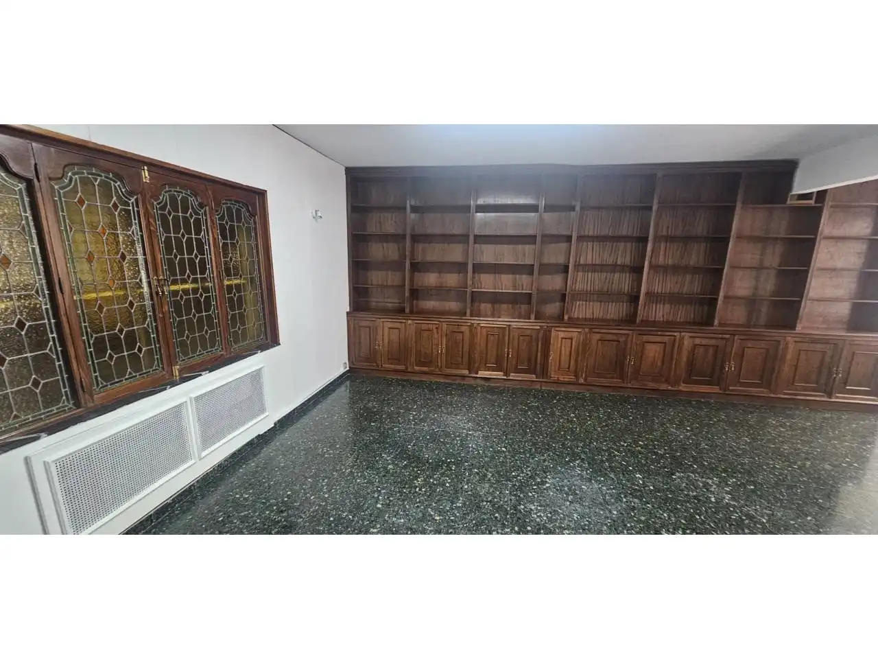 Oficina de alquiler en León Capital  con Calefacción