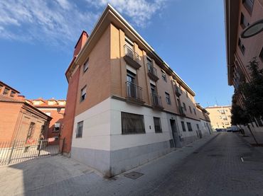 Flat with pool for sale in Carabanchel