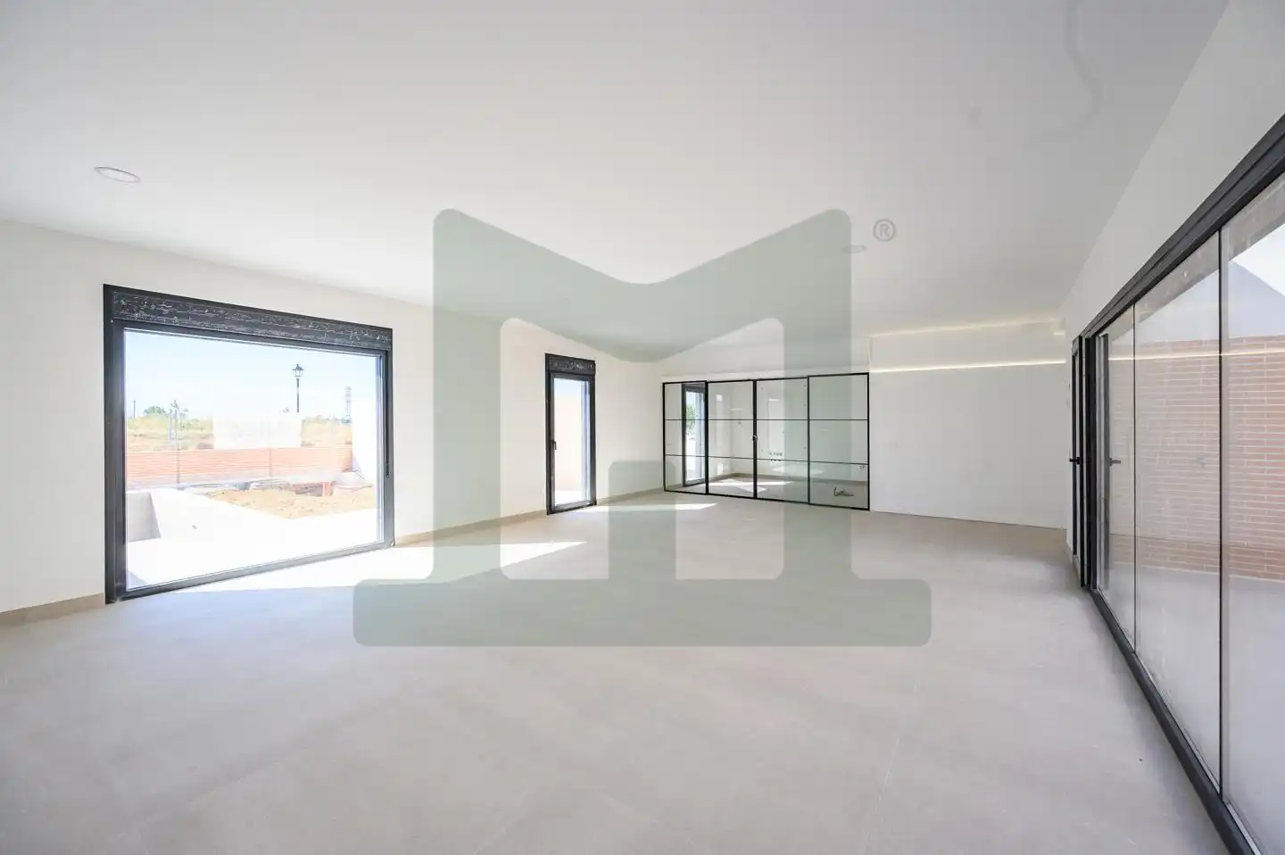 Sala de estar de Casa adosada en venta en Griñón con Calefacción, Jardín privado y Piscina