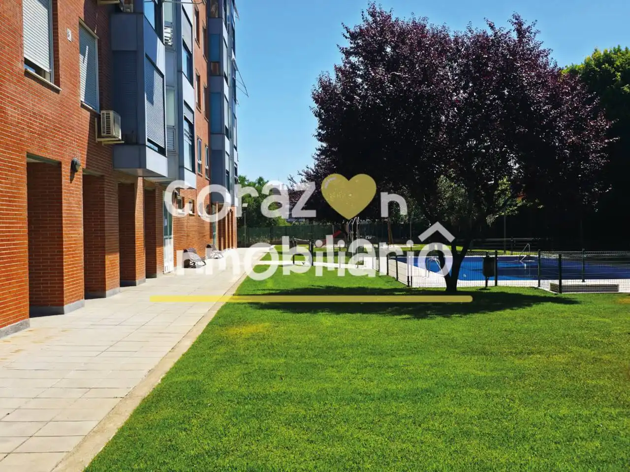 Exterior view of Flat for sale in Madrid  with Heating, Parquet flooring and Storage room