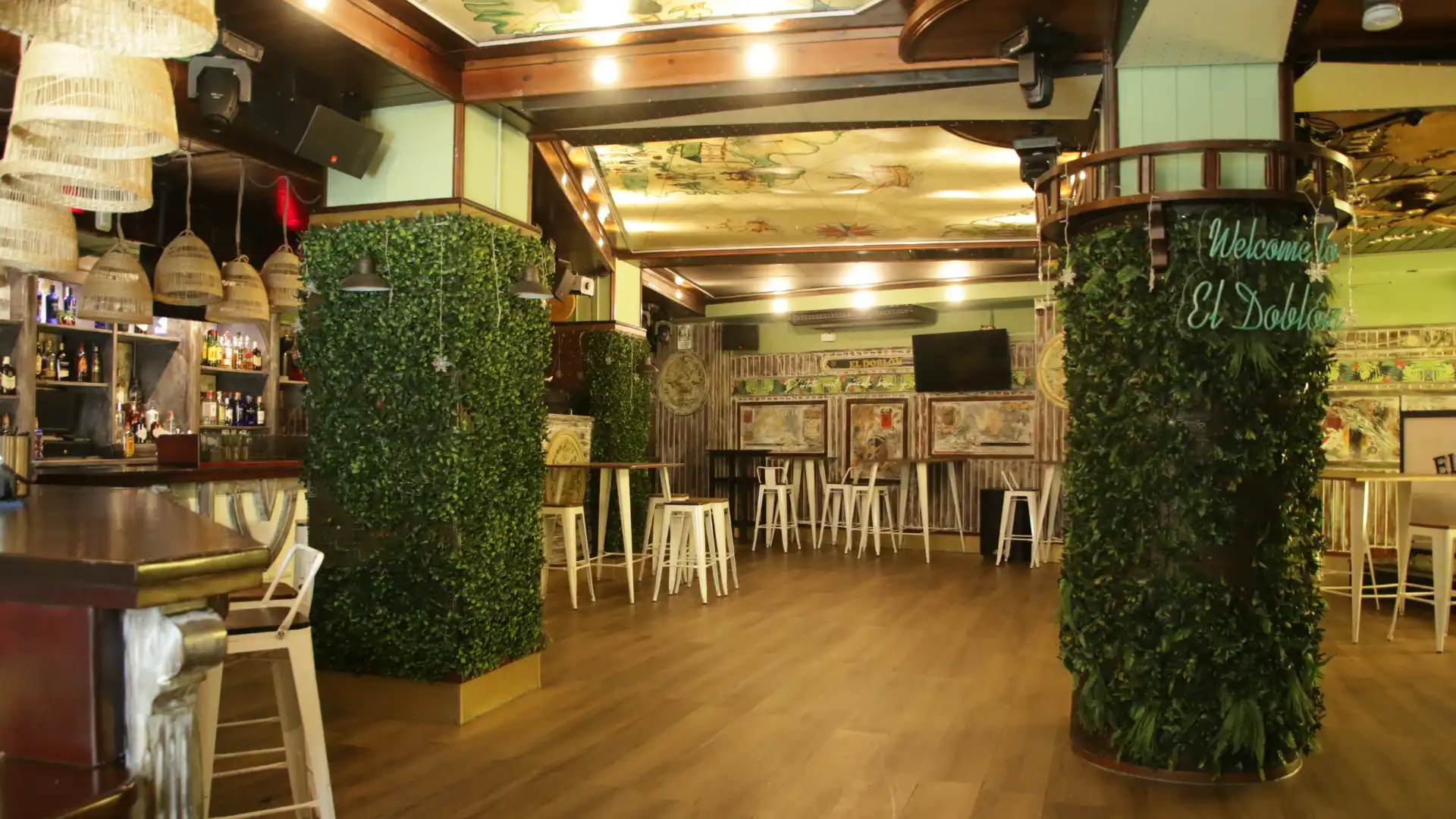 Premises for sale in Adra  with Air Conditioner, Furnished and Alarm