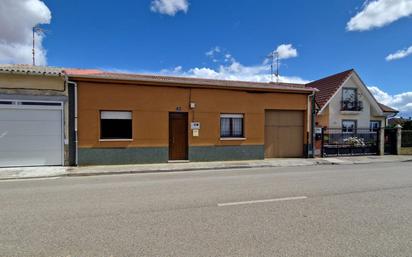 Außenansicht von Haus oder Chalet zum verkauf in Santa María del Páramo mit Terrasse