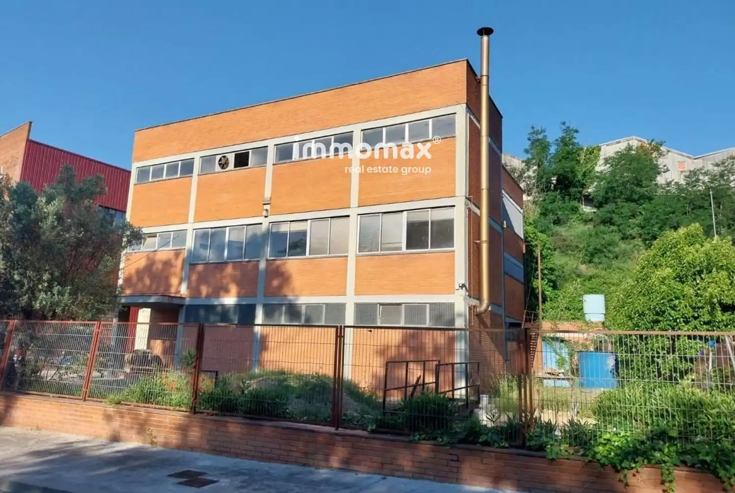 Außenansicht von Fabrikhallen zum Verkauf in Granollers