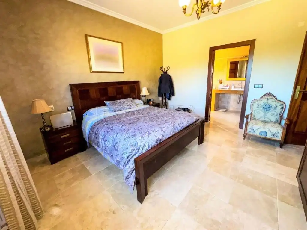 Dormitori de Casa o xalet en venda en Orihuela amb Aire condicionat, Jardí privat i Traster