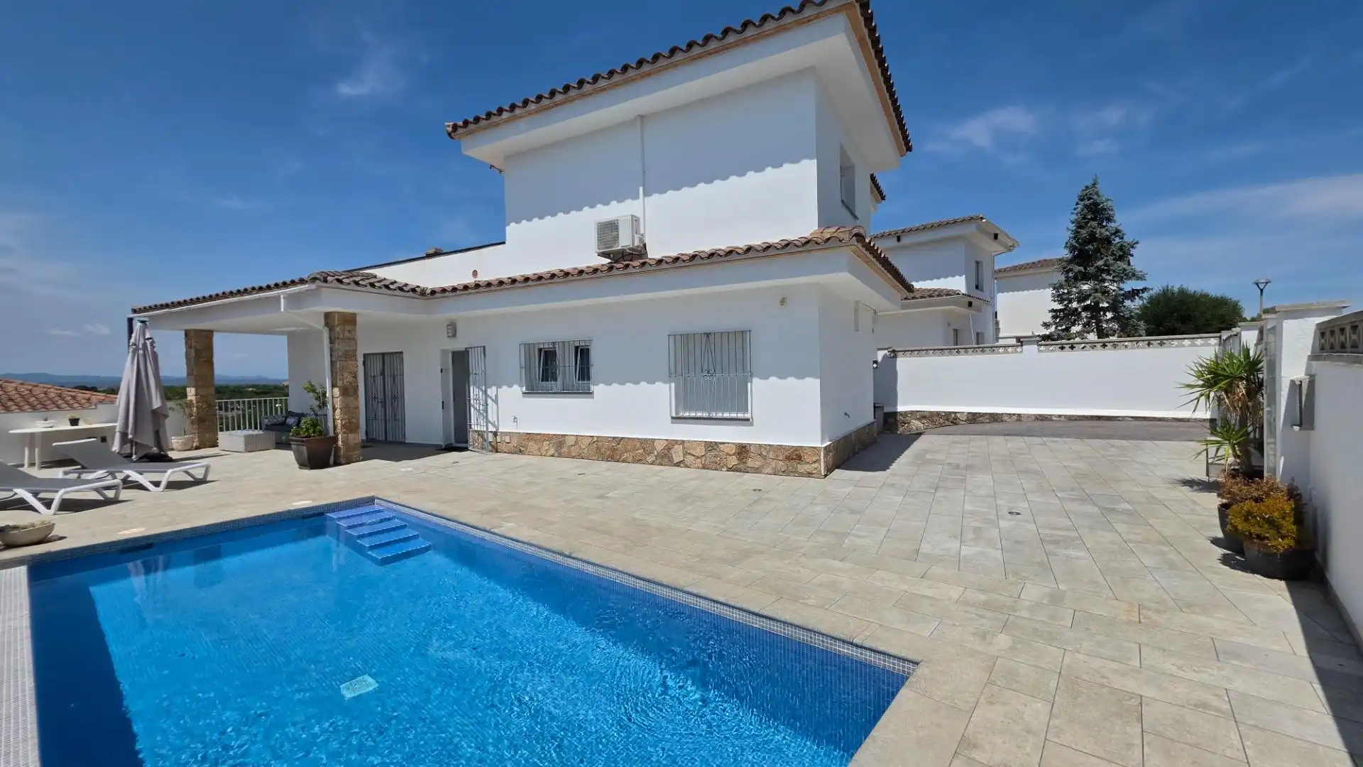 Casa con piscina en venta en Carrer Vall d'Aran