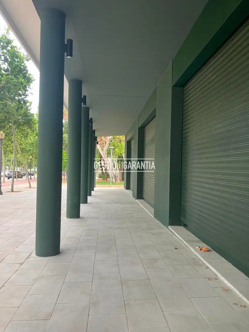 Vista exterior de Local en venda en Cambrils
