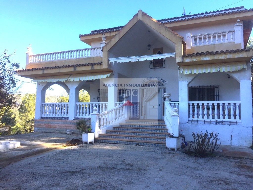 Vista exterior de Casa o xalet en venda en Alcoy / Alcoi amb Calefacció