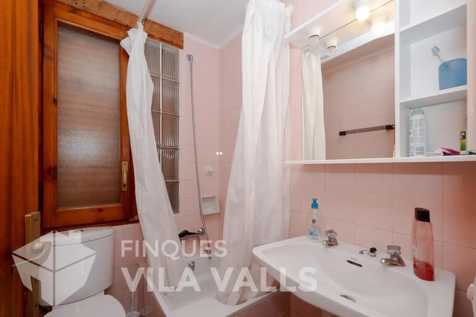 Dormitori de Casa o xalet en venda en Sant Quirze Safaja amb Jardí privat