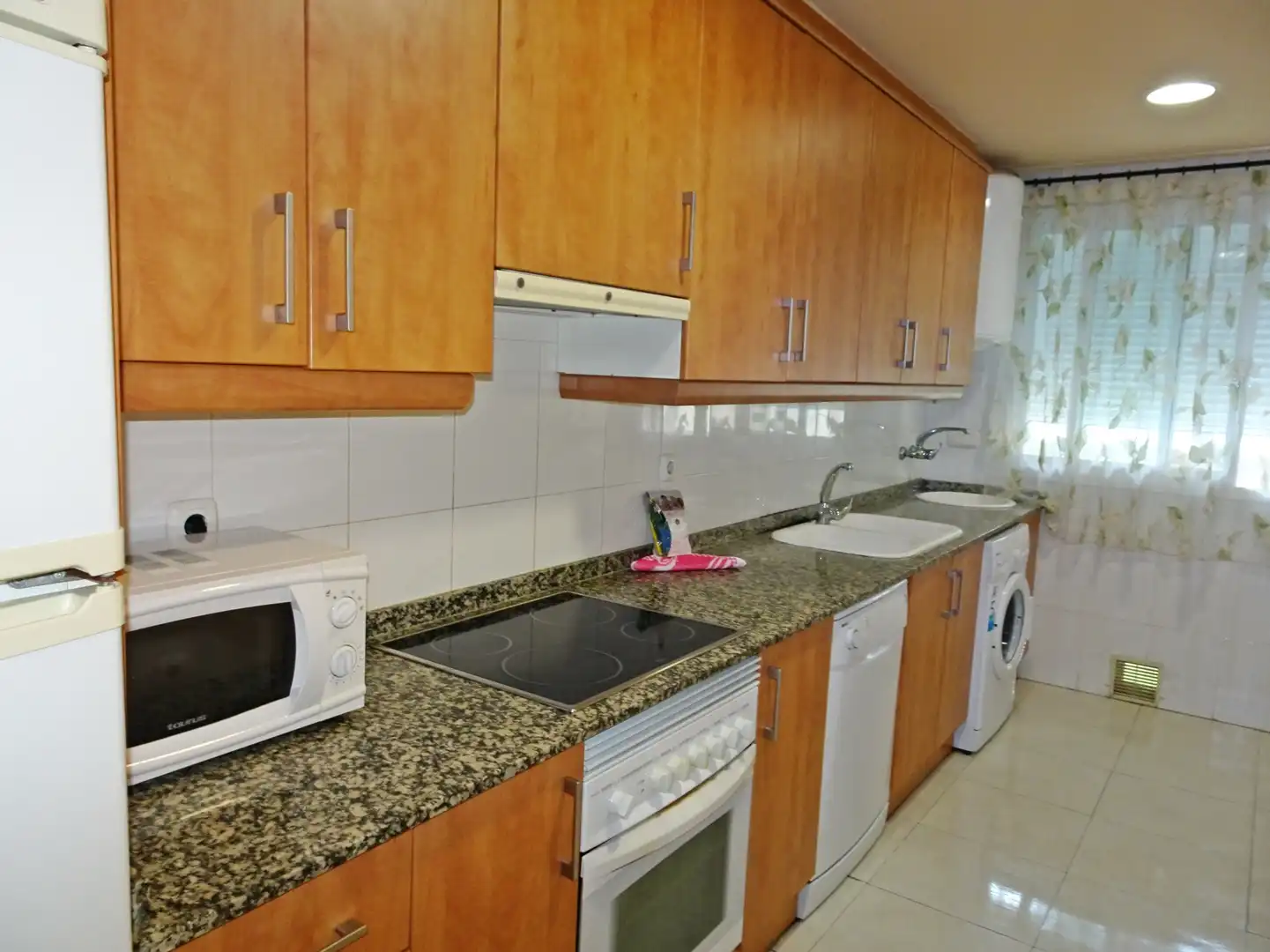 Cocina de Apartamento de alquiler en Gandia con Parquet, Terraza y Amueblado