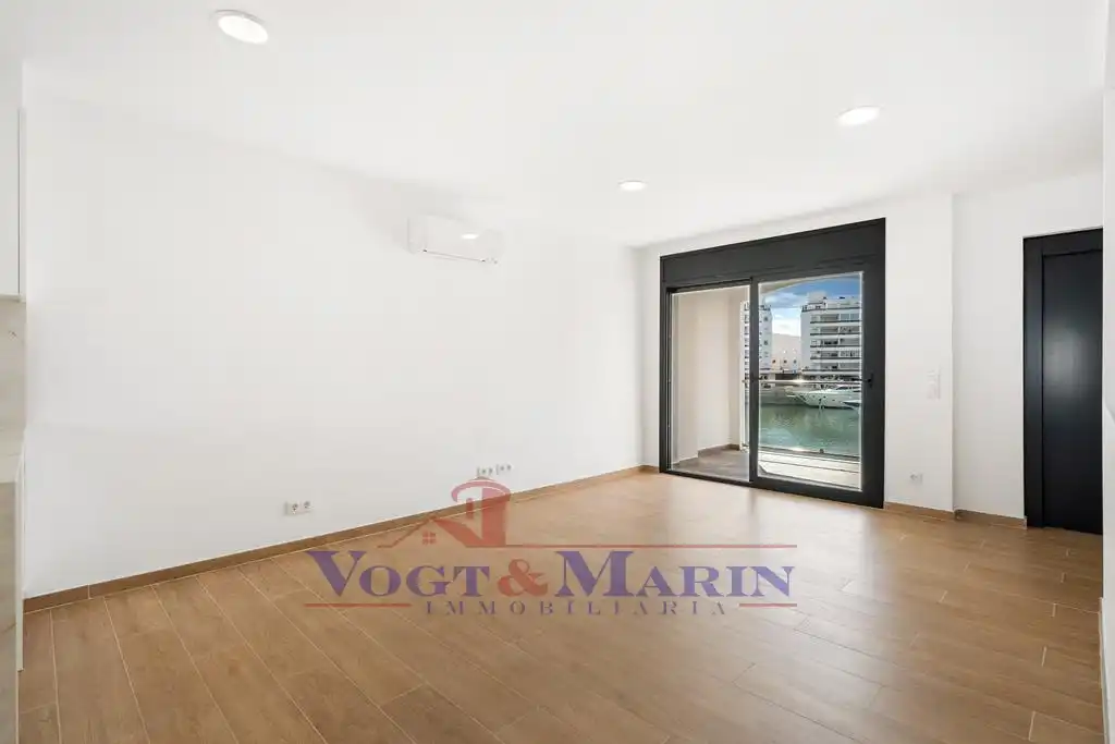 Casa a schiera con terrazza in vendita a Avinguda de la República Catalana, imagen 8