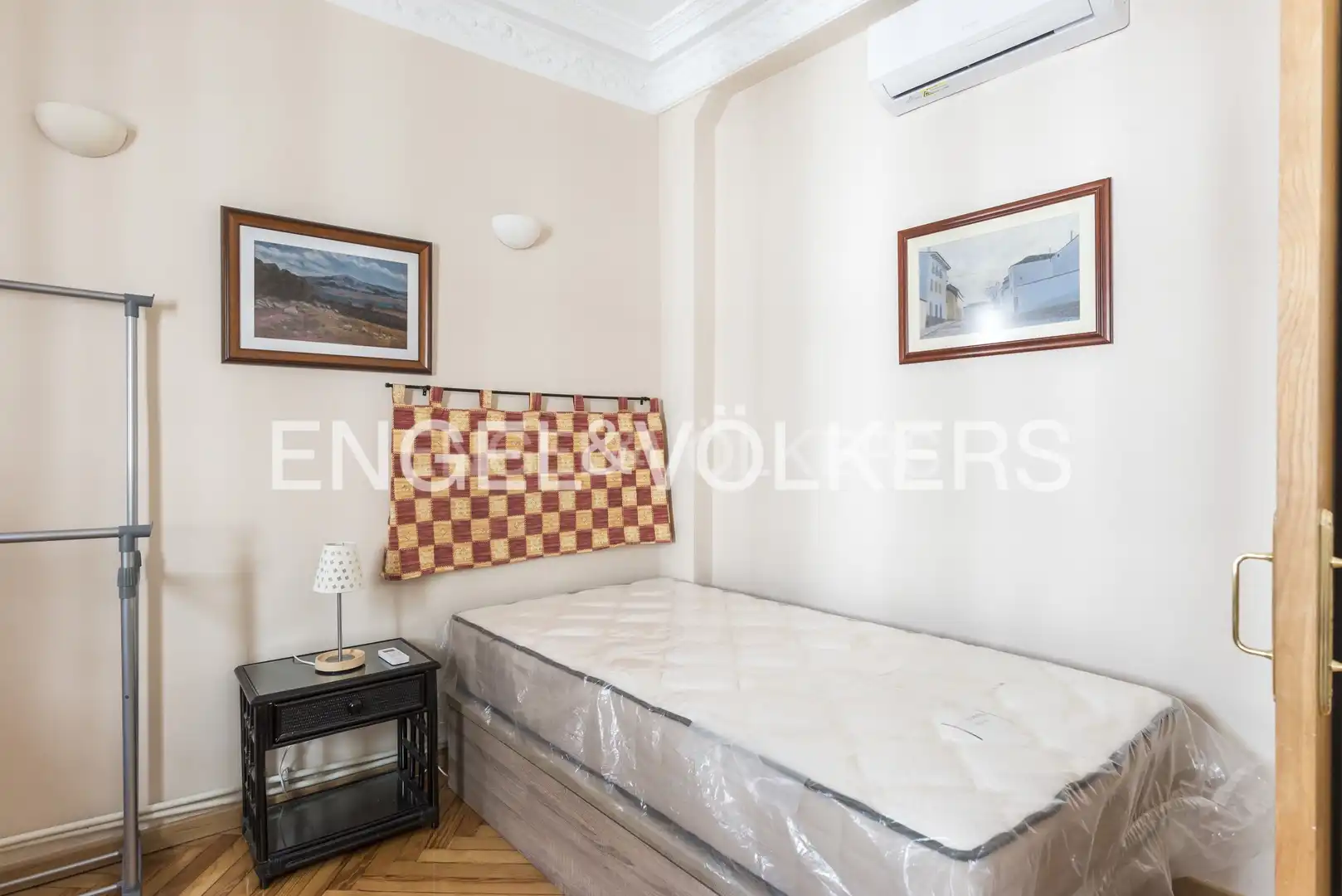 Bedroom of Flat for rent in Madrid  with Air Conditioner, Heating and Furnished