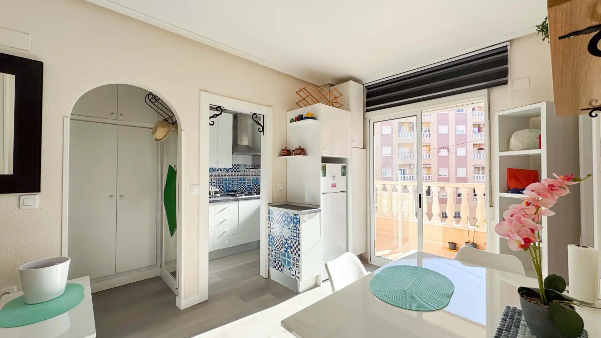 Cocina de Apartamento en venta en Torrevieja con Aire acondicionado, Calefacción y Terraza