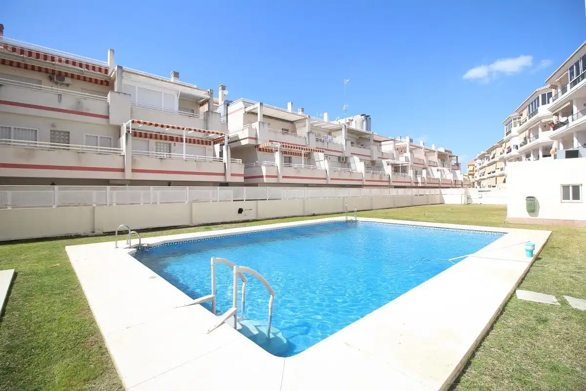 Attico con piscina in vendita a Urbanización Santa Rosa